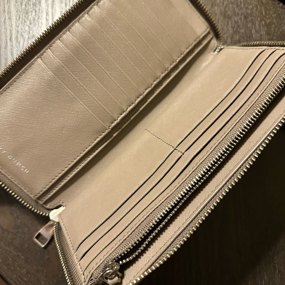 Tory Burch Continental Zip Wallet Wristlet ECU - Picture 2 of 13